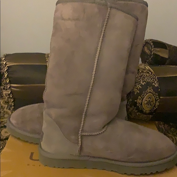 Ugh Boots Classic Tall - Picture 2 of 6